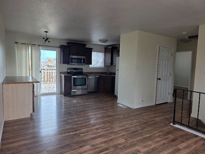 Building Photo - 2844 Lexington Ln