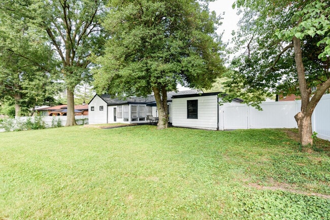 Building Photo - 4421 Picajune Ave