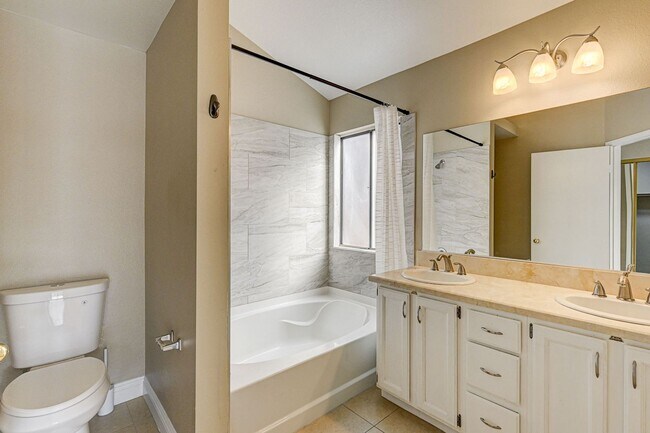 Building Photo - 3 bedroom single story in Henderson!