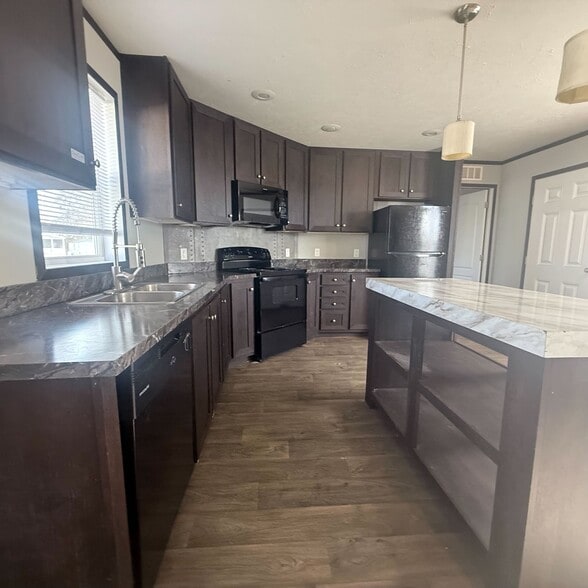 Building Photo - 10610 State Rte 762