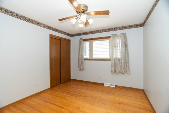 Building Photo - 5712 N Avondale Ave