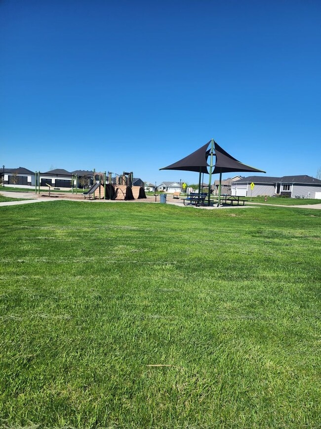 Building Photo - 3 Bed 2.5 Bath Single Family Home