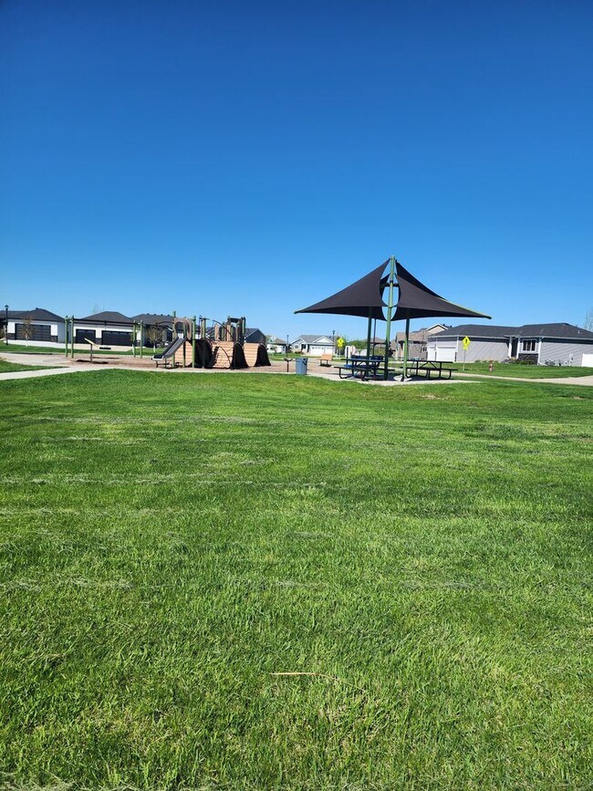 Building Photo - 3 Bed 3 Bath Single Family Home