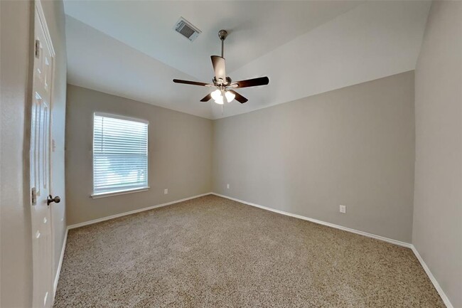 Building Photo - 2727 Lakecrest Way Dr