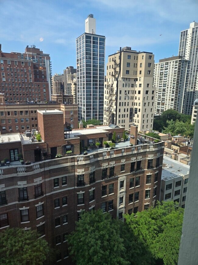 Building Photo - 1 E Scott St