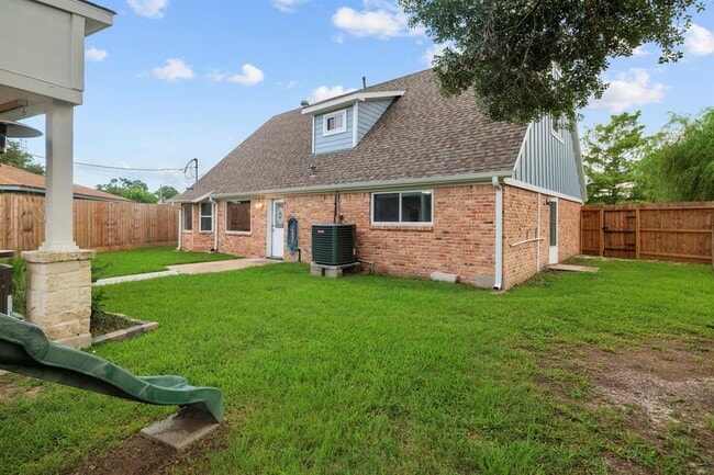 Building Photo - 11215 Sageway Dr