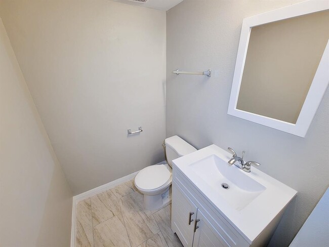 Building Photo - 3206 Lobit Dr
