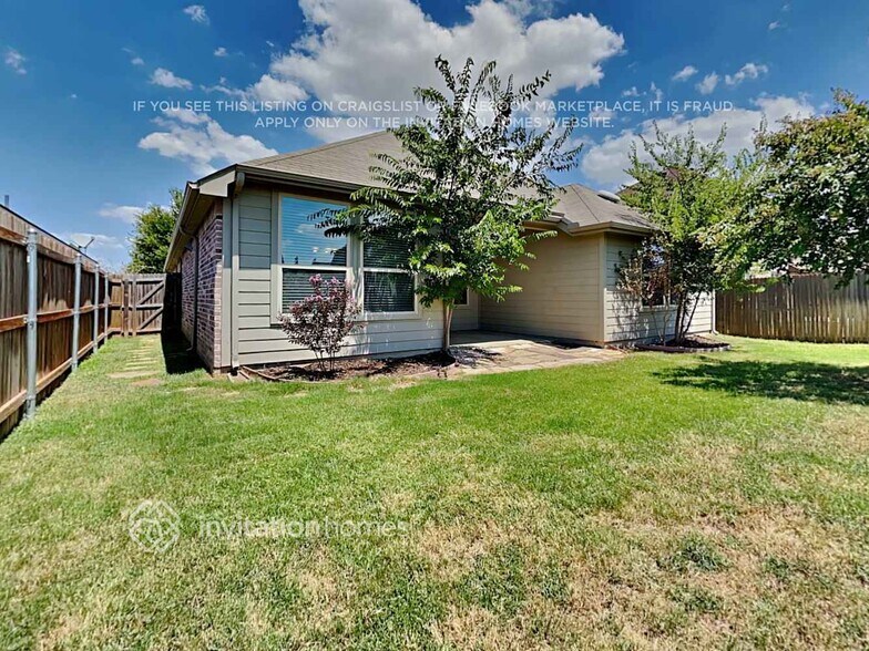 Building Photo - 1304 Roadrunner Dr