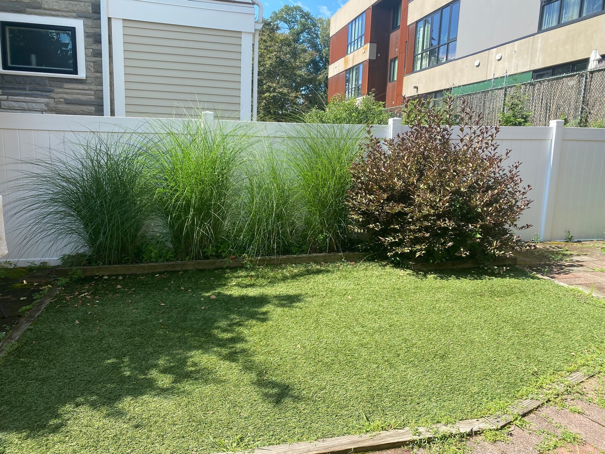 Building Photo - 1044 Broadway