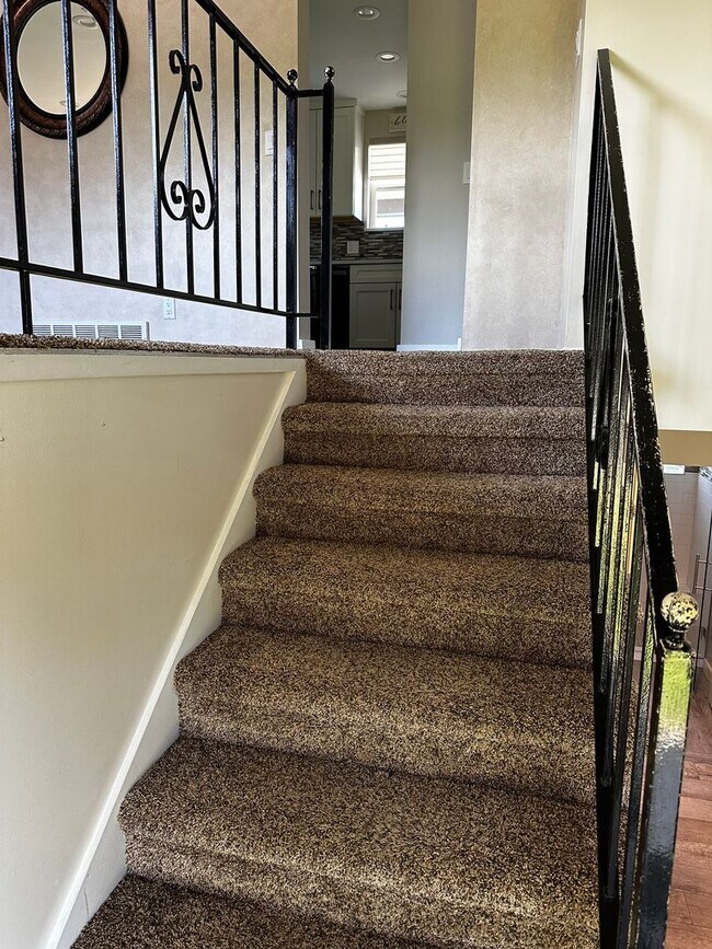 Building Photo - Beautifully Updated Two-Story Home in Sandy — Mountain Views & Big Backyard!