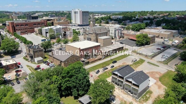 Building Photo - 122 E Mountain St