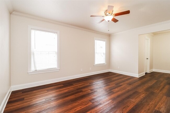 Building Photo - Spacious 4BR Home with Vaulted Ceilings, Fireplace & Large Backyard!