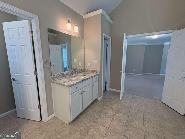 Building Photo - 1150 Lamont Cir