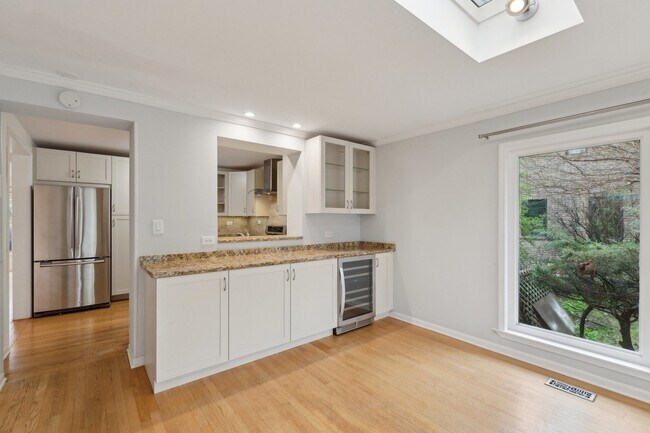 Building Photo - 9225 Karlov Ave