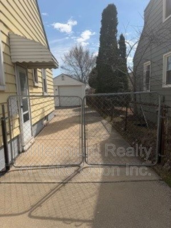 Building Photo - 17798 Eddon St