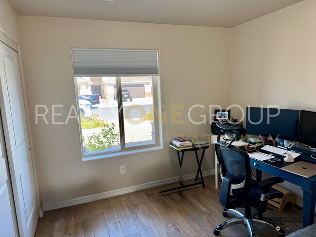 Building Photo - Enjoy those Arizona Sunset in this Three B...