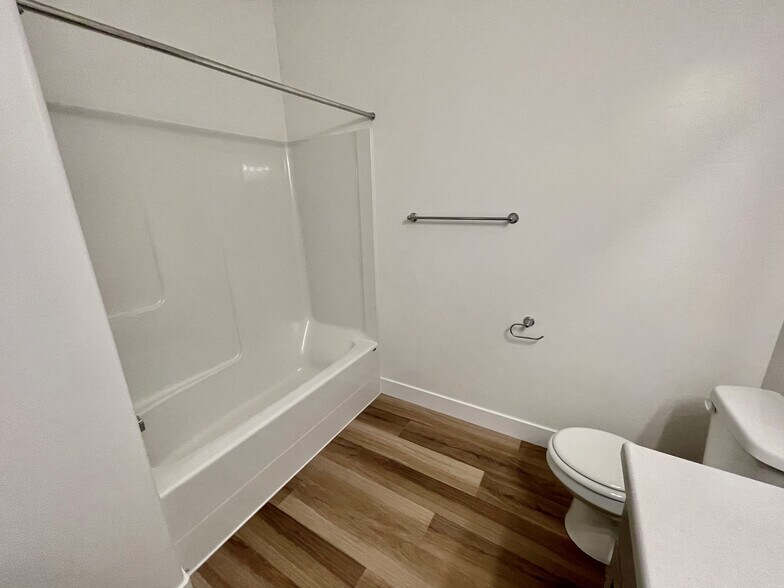 Building Photo - 641 N 380 W