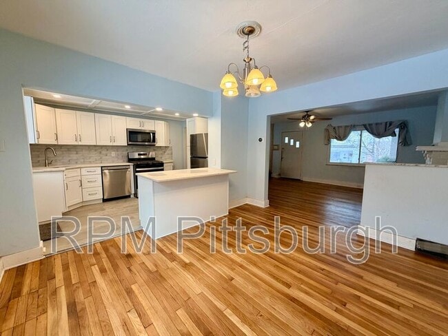 Building Photo - 1612 Oak Grove St