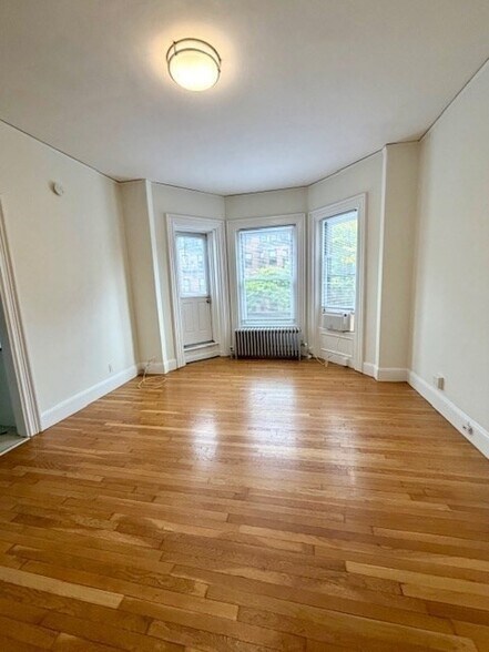 Primary Photo - 256 Newbury St