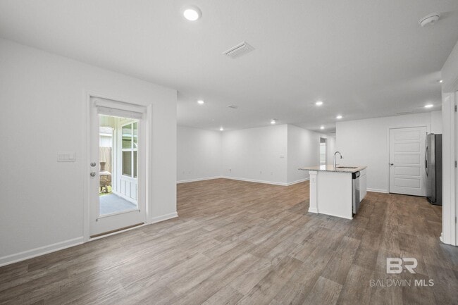 Building Photo - 15133 Forsythia Lp