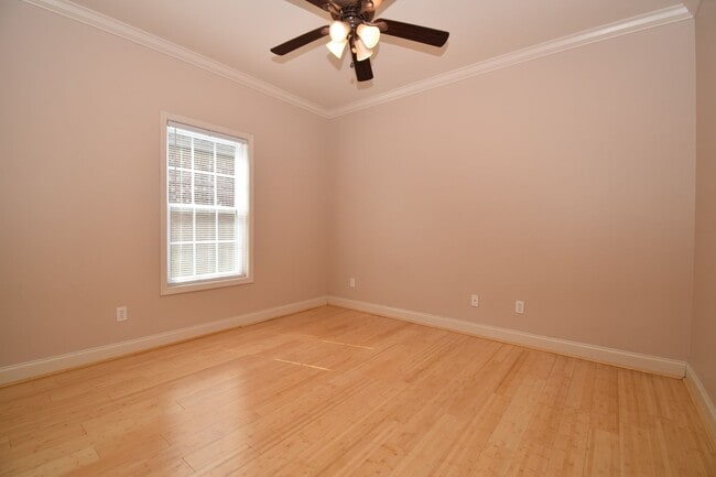 Building Photo - Spacious 3 Bedroom, 2 Bath Home