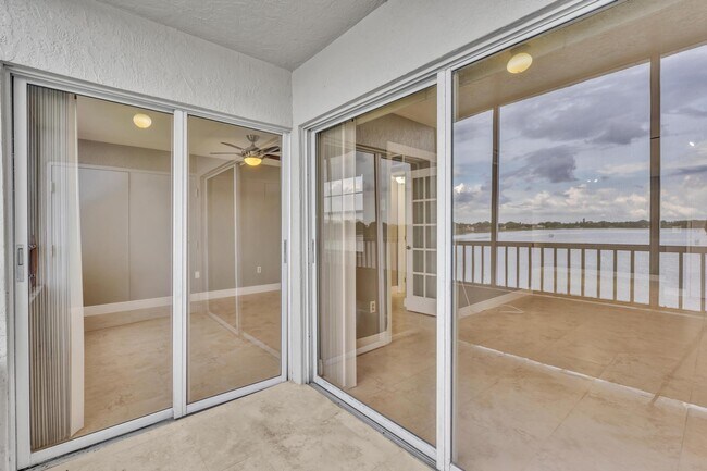 Building Photo - 2811 N Oakland Forest Dr