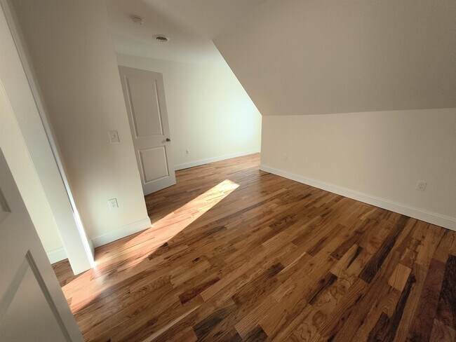 Building Photo - 386 Union Ave