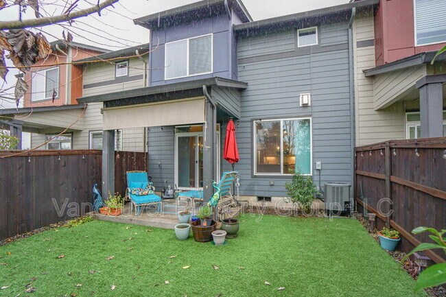 Building Photo - 11805 NE 108th St