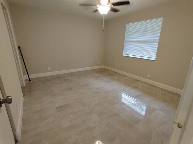 Building Photo - 8750 Royal Palm Blvd