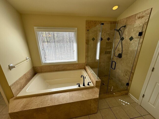 Building Photo - 2620 Springmonte Pl
