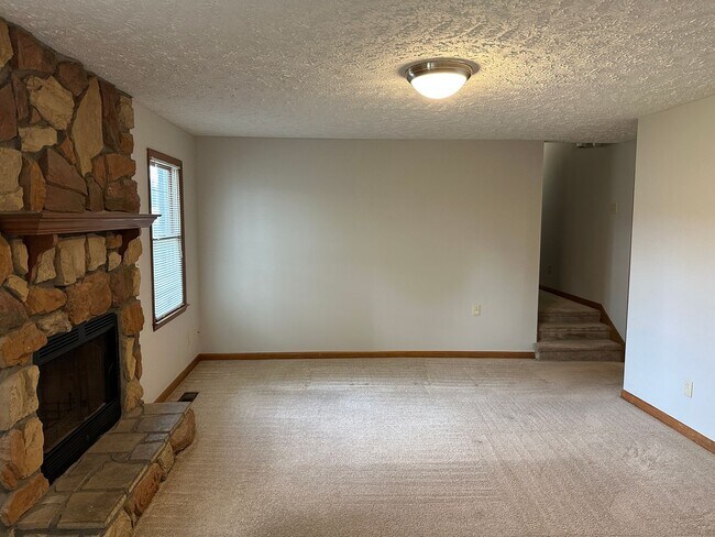 Building Photo - 8516 Amish Dr