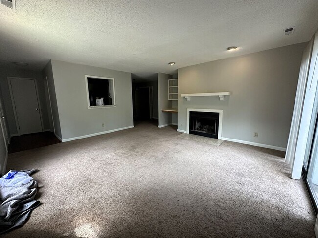 Building Photo - Sweetbriar Condos in North Raleigh - 2 bed...