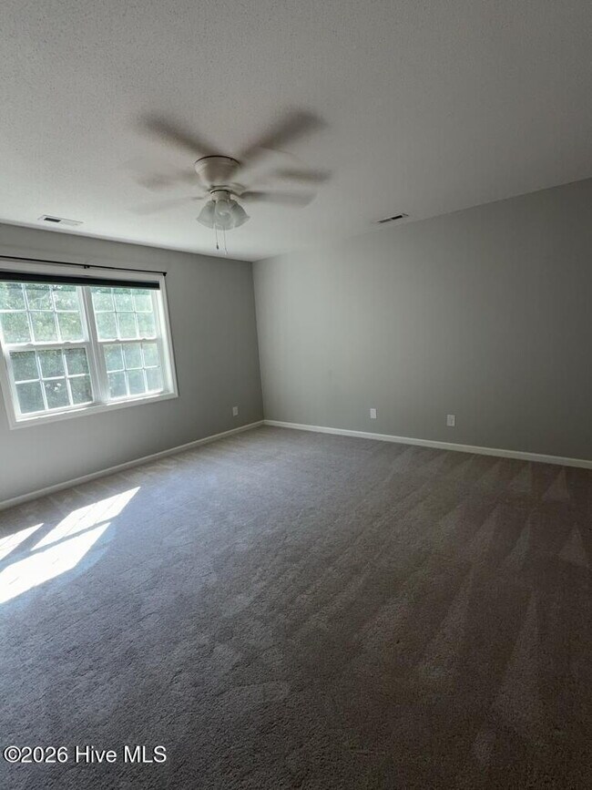 Building Photo - 160 Kelly Cir