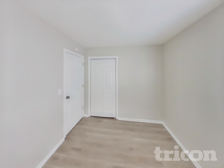 Building Photo - 24882 W Forest Dr