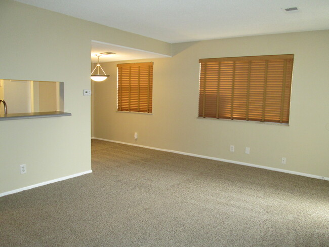 Building Photo - 1250 S Monaco Pky