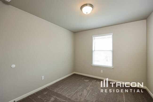 Building Photo - 13534 Paxton Blvd