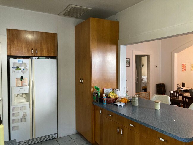 Building Photo - Beautiful, Large 3 Bedroom House Steps fro...