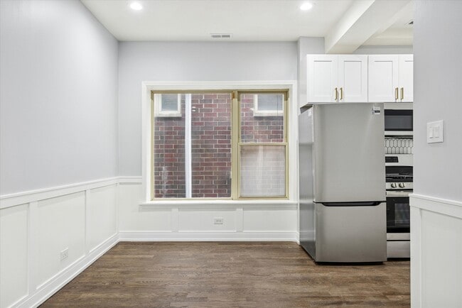 Building Photo - 4212 S King Dr