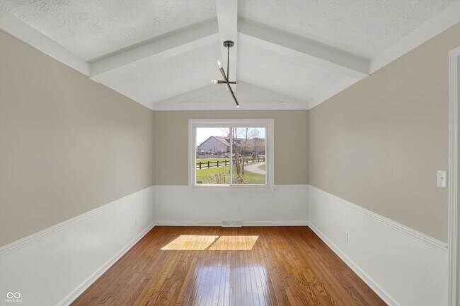 Building Photo - 3037 Golfview Dr