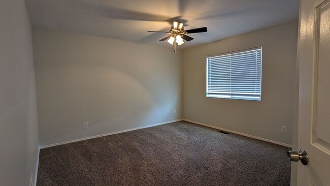 Building Photo - 5444 Hicks Dr