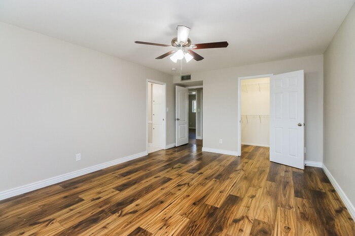 Building Photo - 525 E Geneva Dr