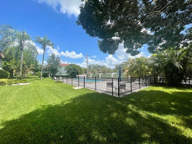 Building Photo - $500 OFF FIRST MONTH RENT • Centrally Loca...