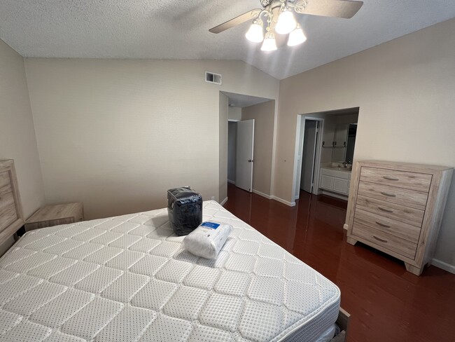 Master bedroom - 3345 Gingerwood Rd