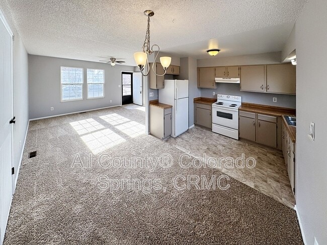 Building Photo - 6680 Parkridge Ct