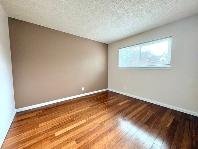 Building Photo - Charming 2 Bed / 1 Bath Duplex in Carmichael