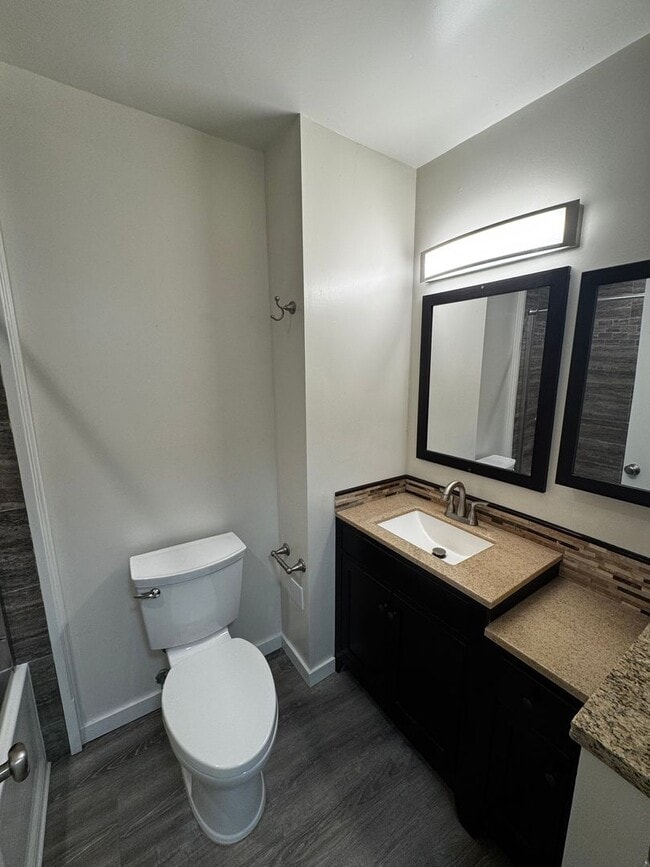 Building Photo - Gorgeous Updated 3-Bedroom Townhome in Pri...