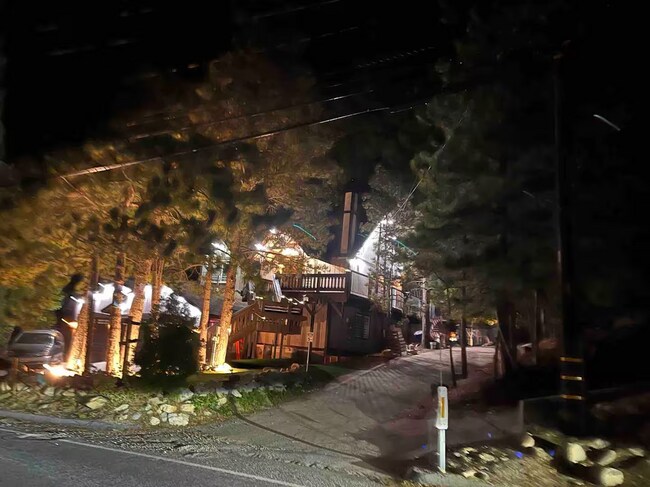 Building Photo - 1039 N Grass Valley Rd