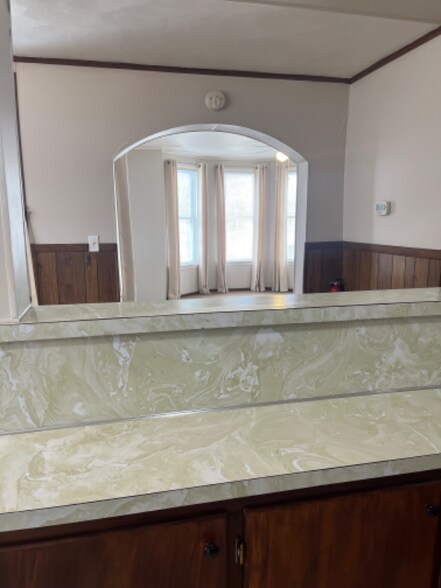 Building Photo - 214 E Orleans St