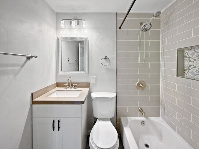 Building Photo - Beautiful 3Bd/2Ba home in central San Diego!