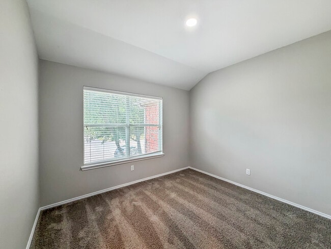 Building Photo - 1072 Aviary Dr